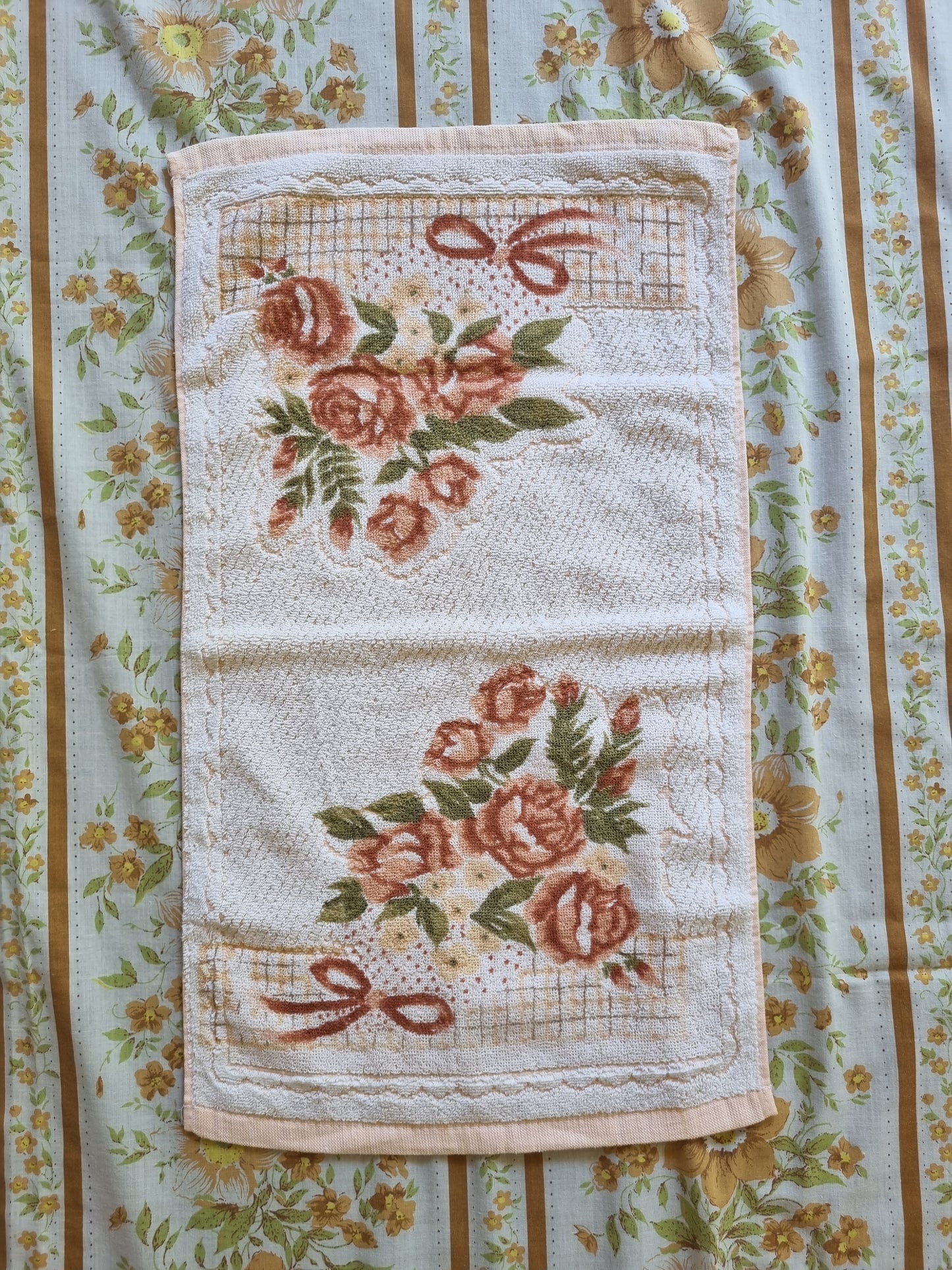 Vintage Hand Towel - Brown Roses