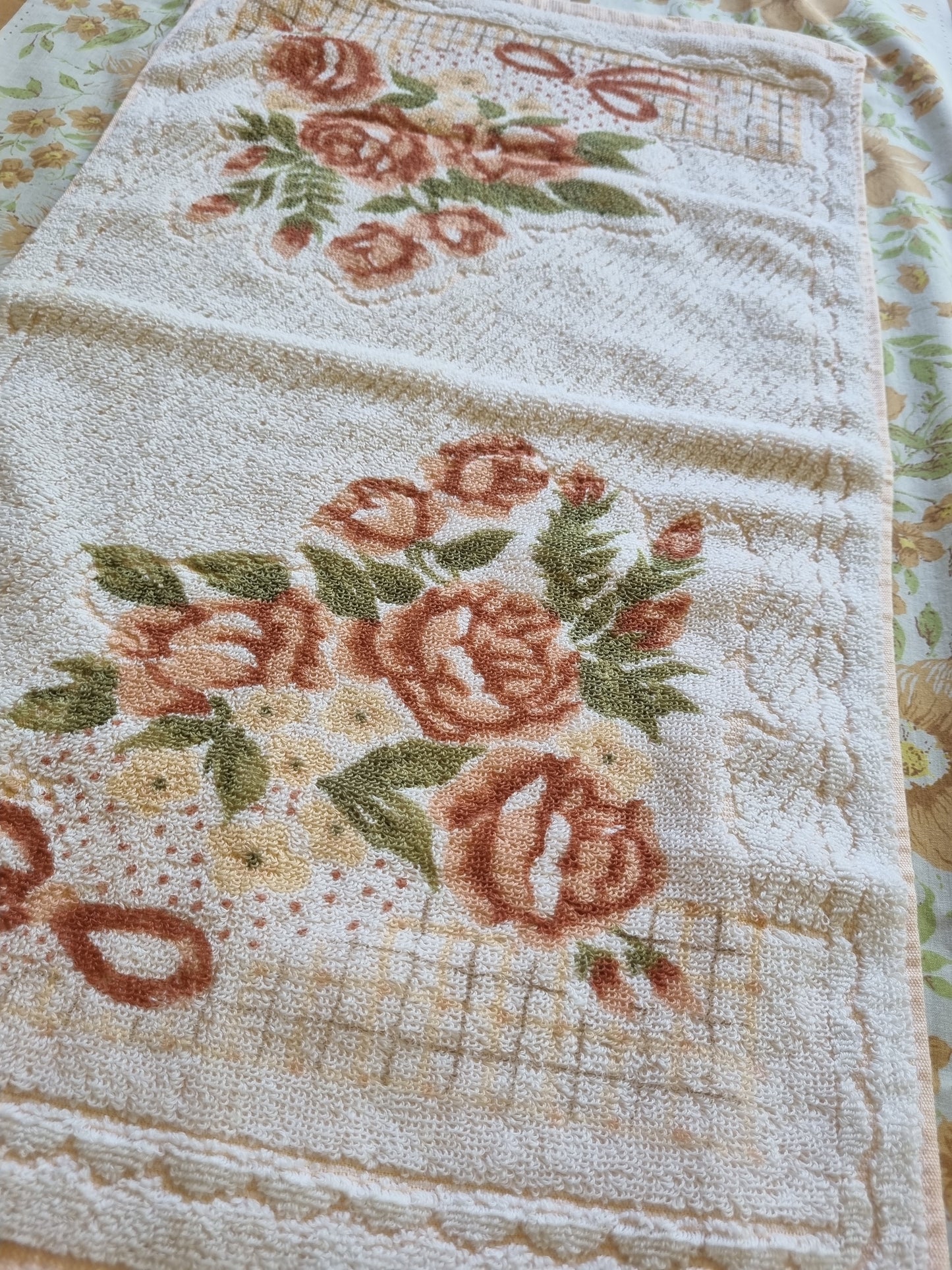 Vintage Hand Towel - Brown Roses