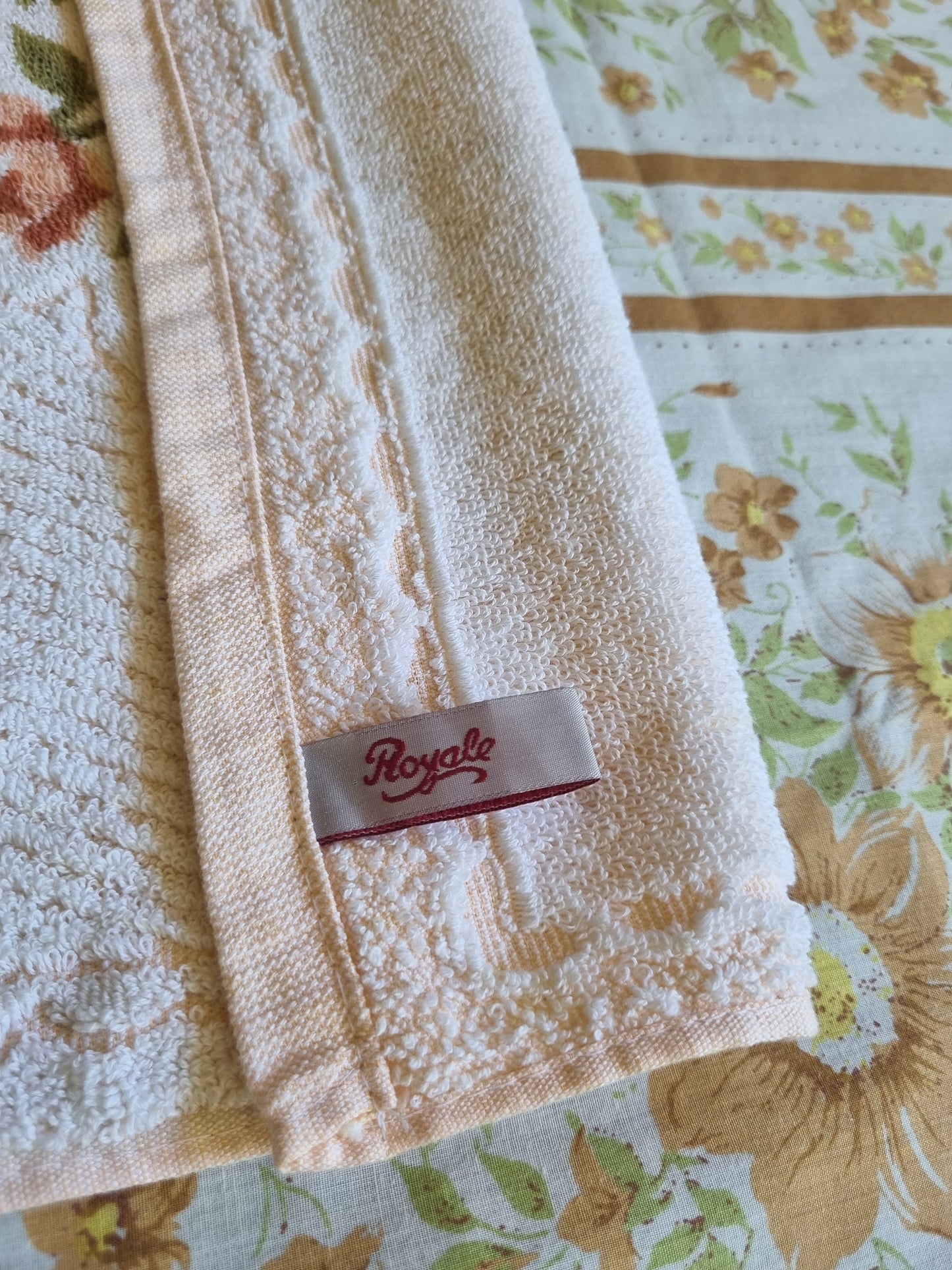Vintage Hand Towel - Brown Roses