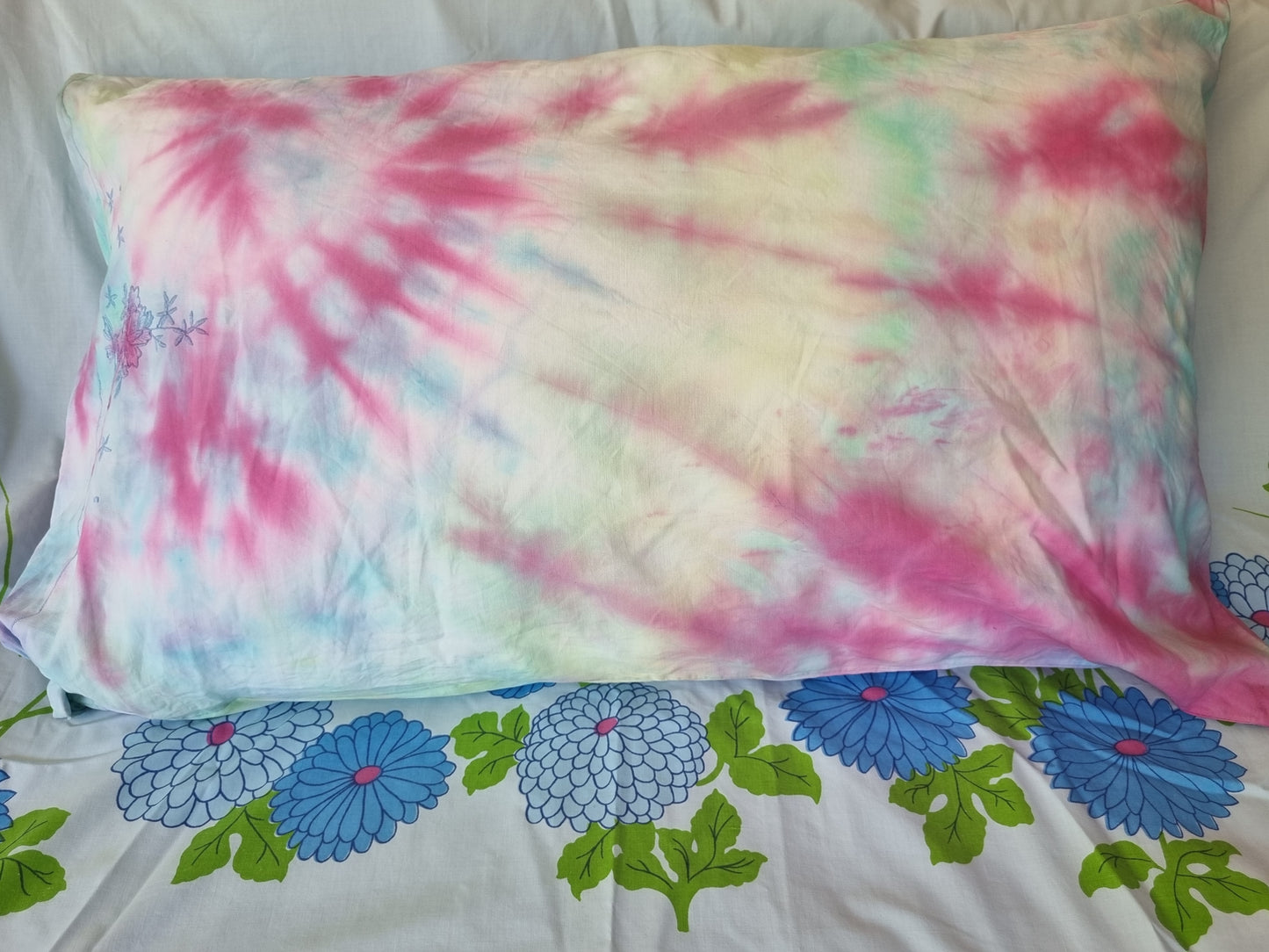 Tie Dye Pillowcase - Vintage Embroidery