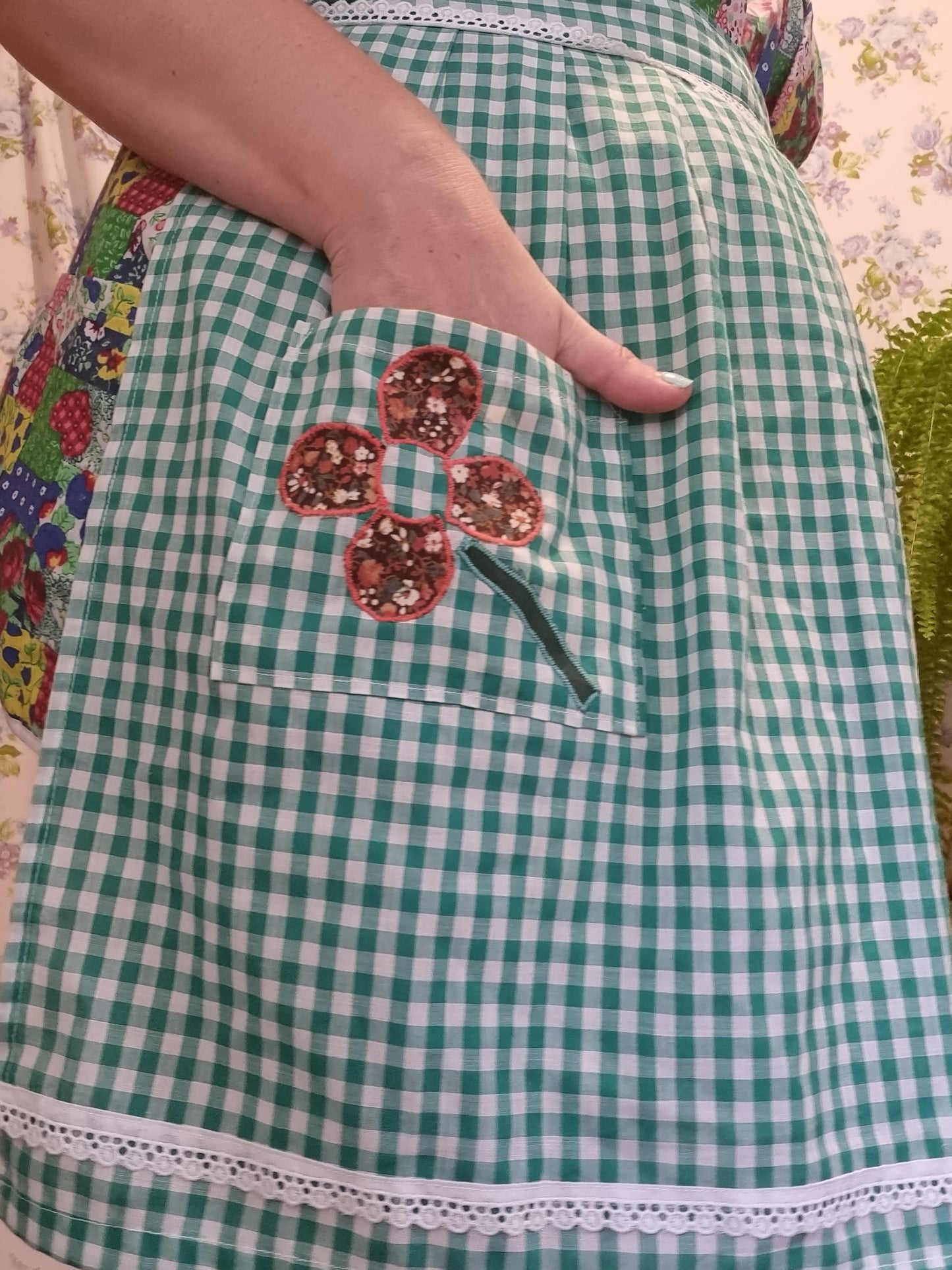 Green Gingham Pinnie With Appliqué