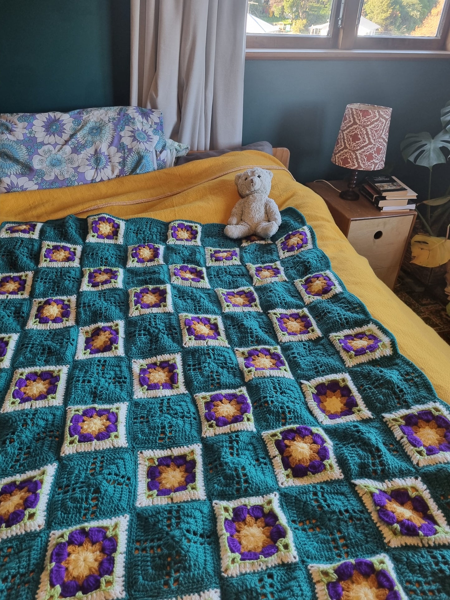 Crochet Blanket - Dark Green and Daisies