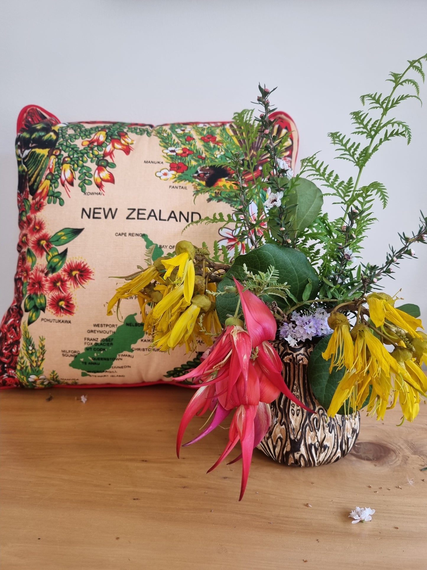 Kiwiana Punga Vase (Small)