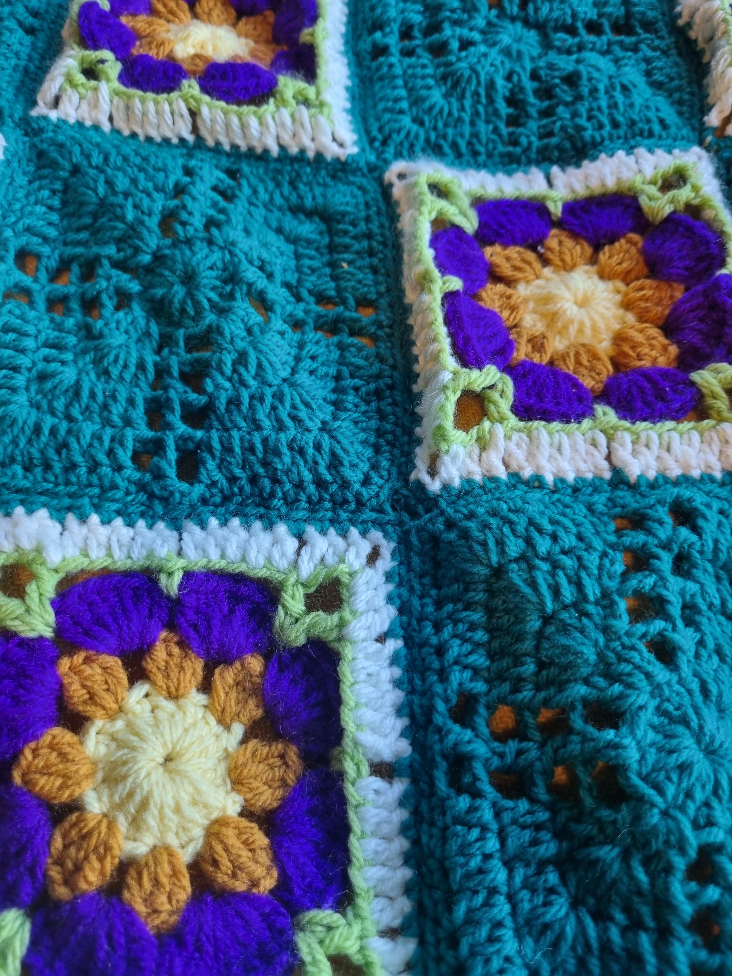 Crochet Blanket - Dark Green and Daisies