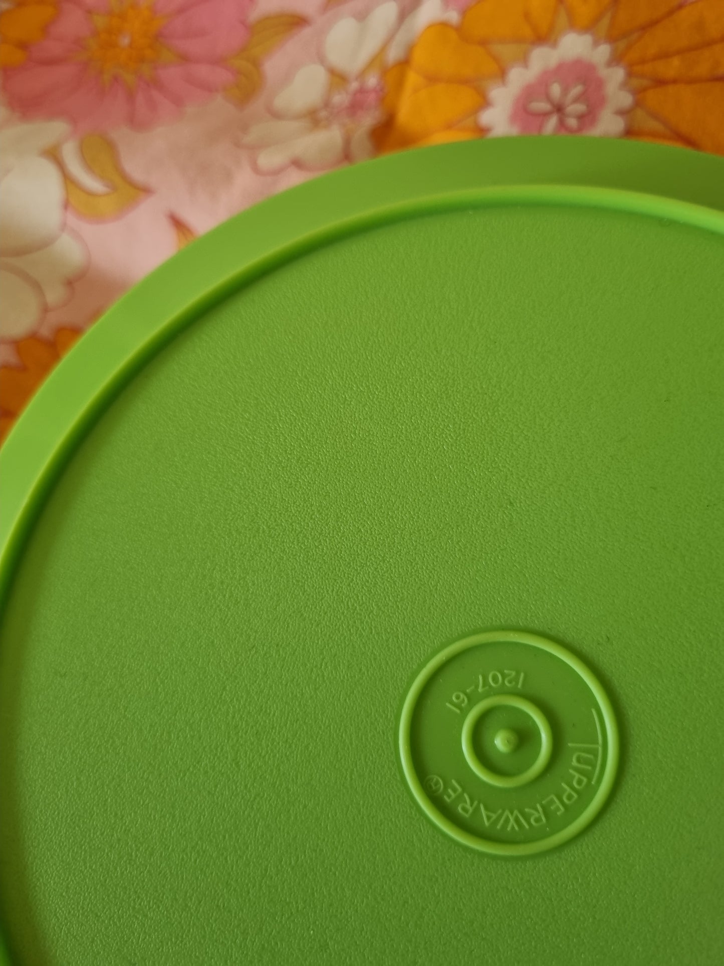 Tupperware Seal N Serve - Vibrant Green