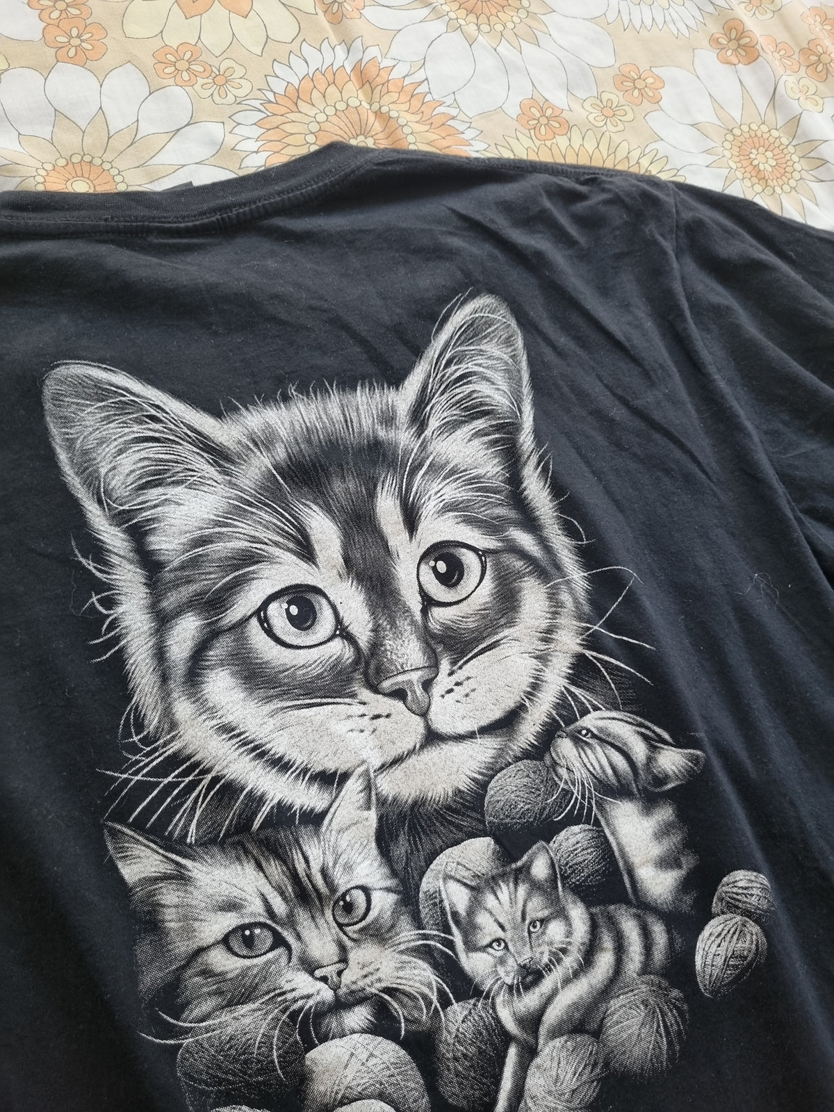 Retro '90s Style Tee - Cats (XXL)