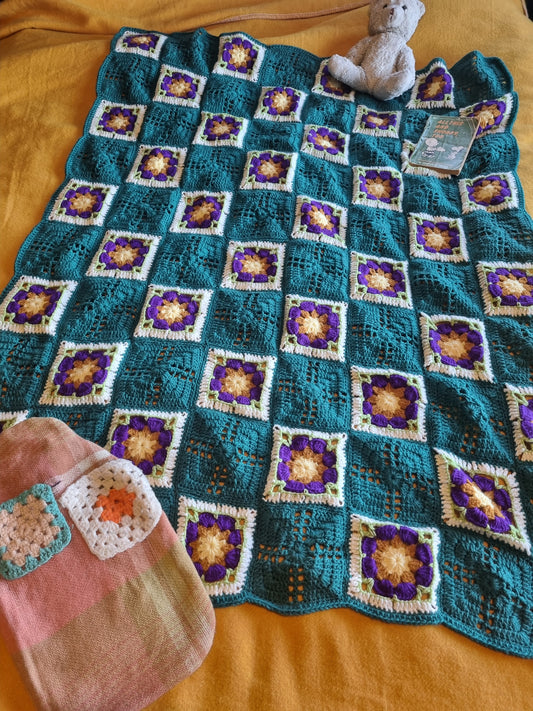 Crochet Blanket - Dark Green and Daisies