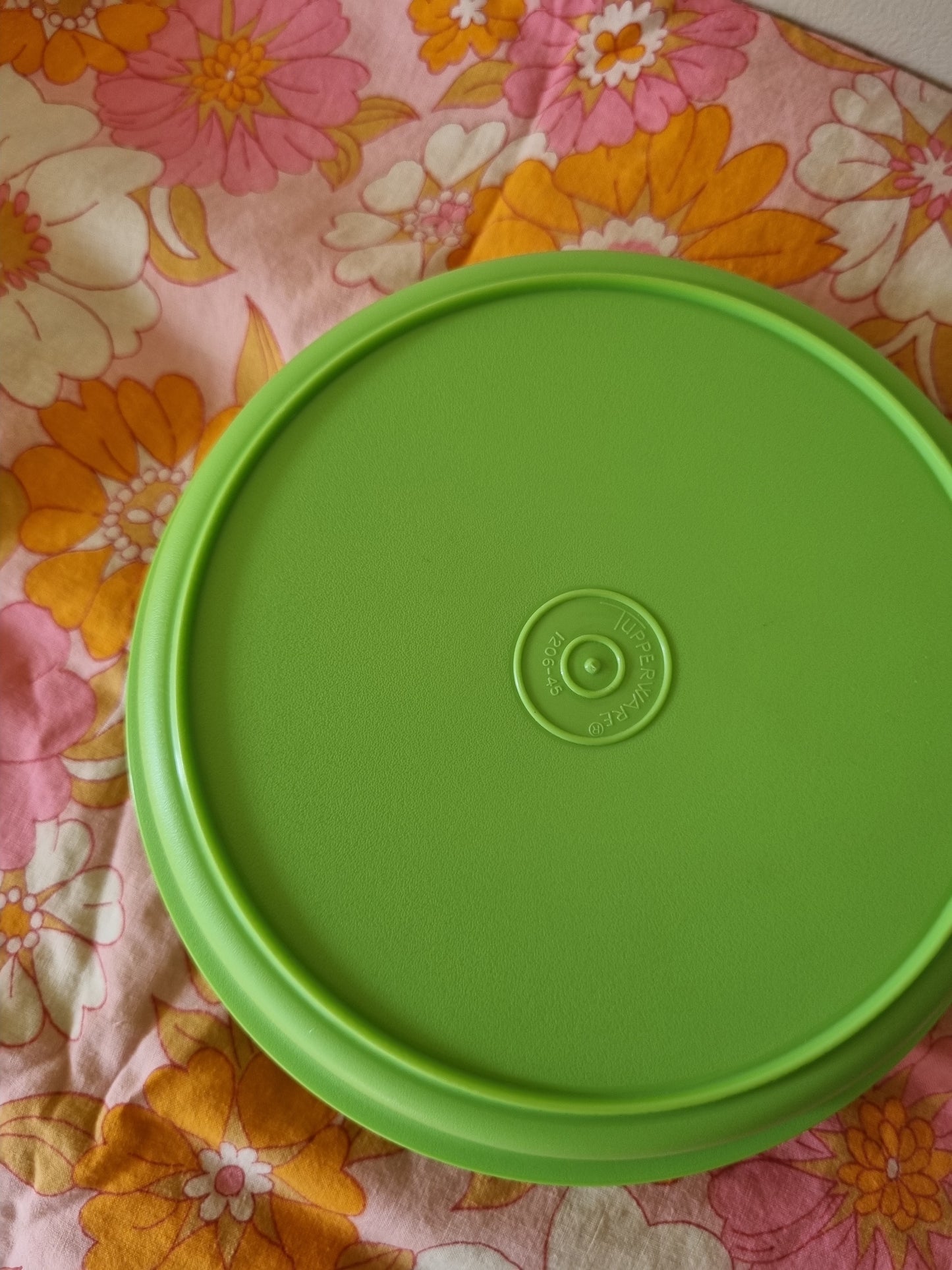 Tupperware Seal N Serve - Vibrant Green