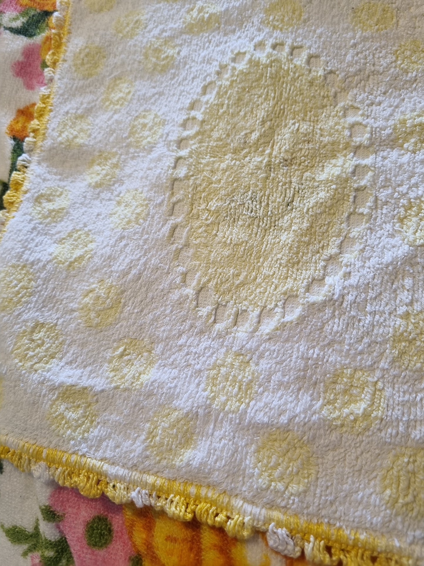Vintage Facecloth - Crochet Edge (Yellow)